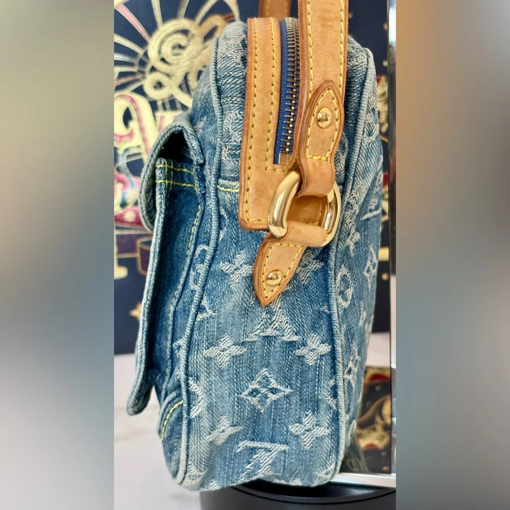 Louis Vuitton Monogram Denim Camera Bag - Picture 13 of 15